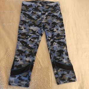 Blue camo cropped yoga pants